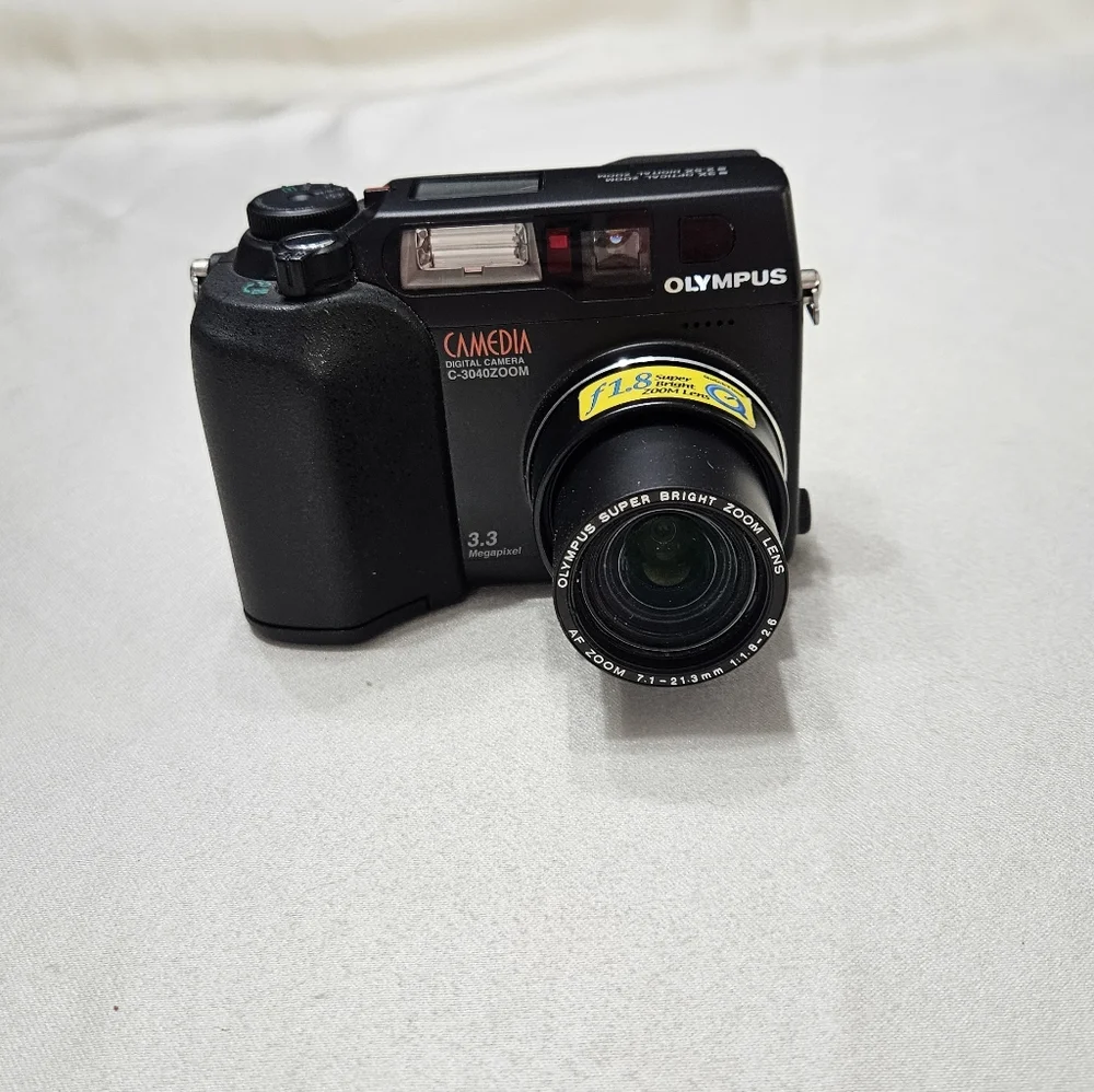 Olympus Camedia C-3040 Zoom Black Digital Camera